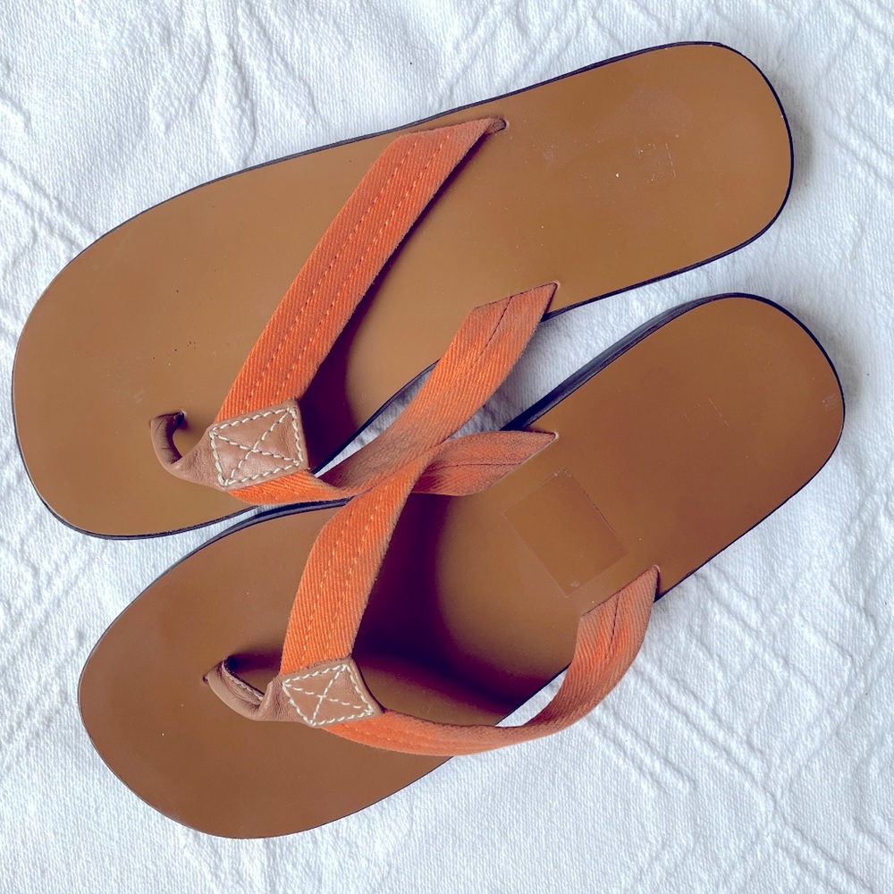 Gap leather flip flops